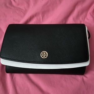 NWT Tory Burch Robinson Chain wallet
